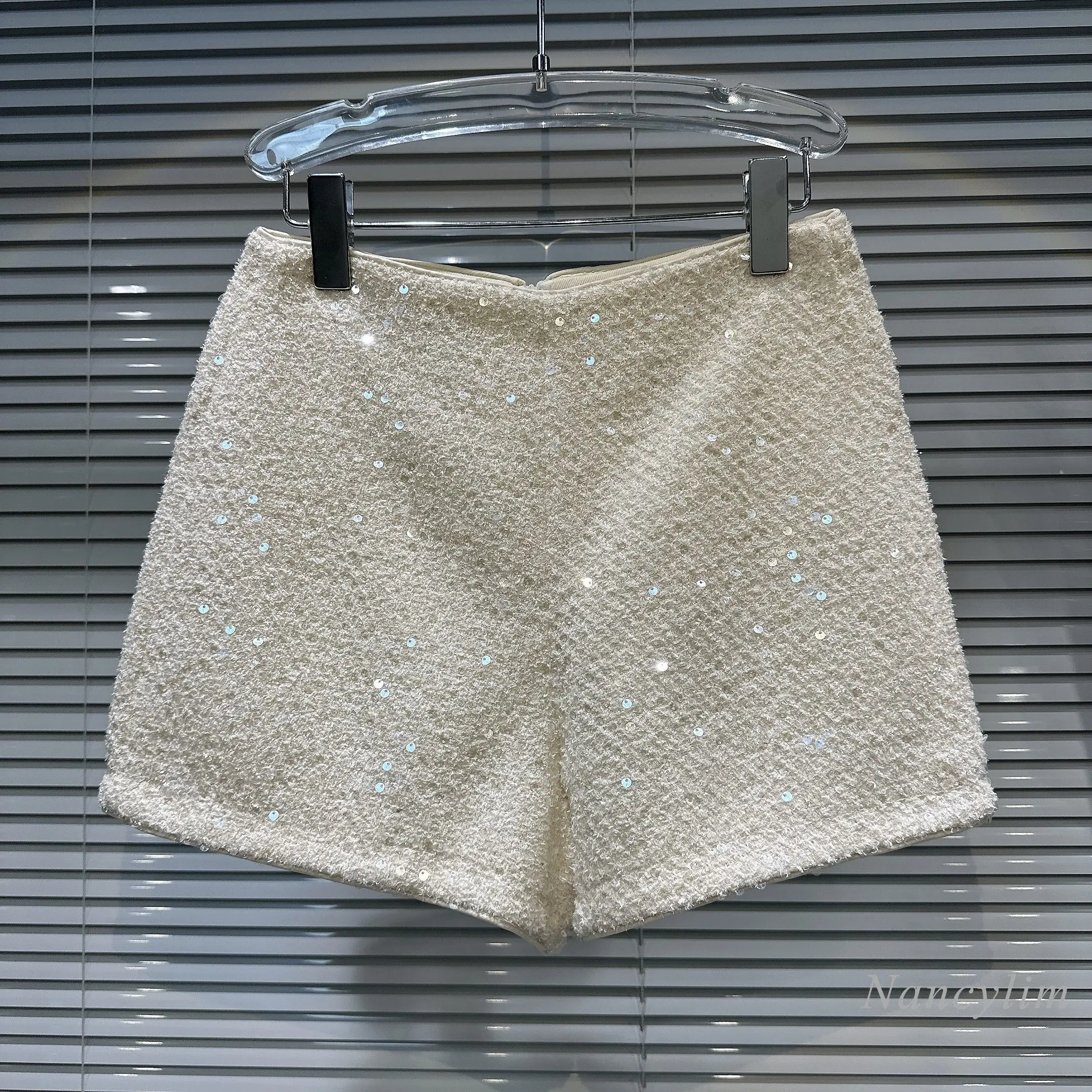 2023 Autumn Wool Shorts Womens New Shiny Sequined Tweed Solid Color Slim Straight Three Points Shorts White Black Pink