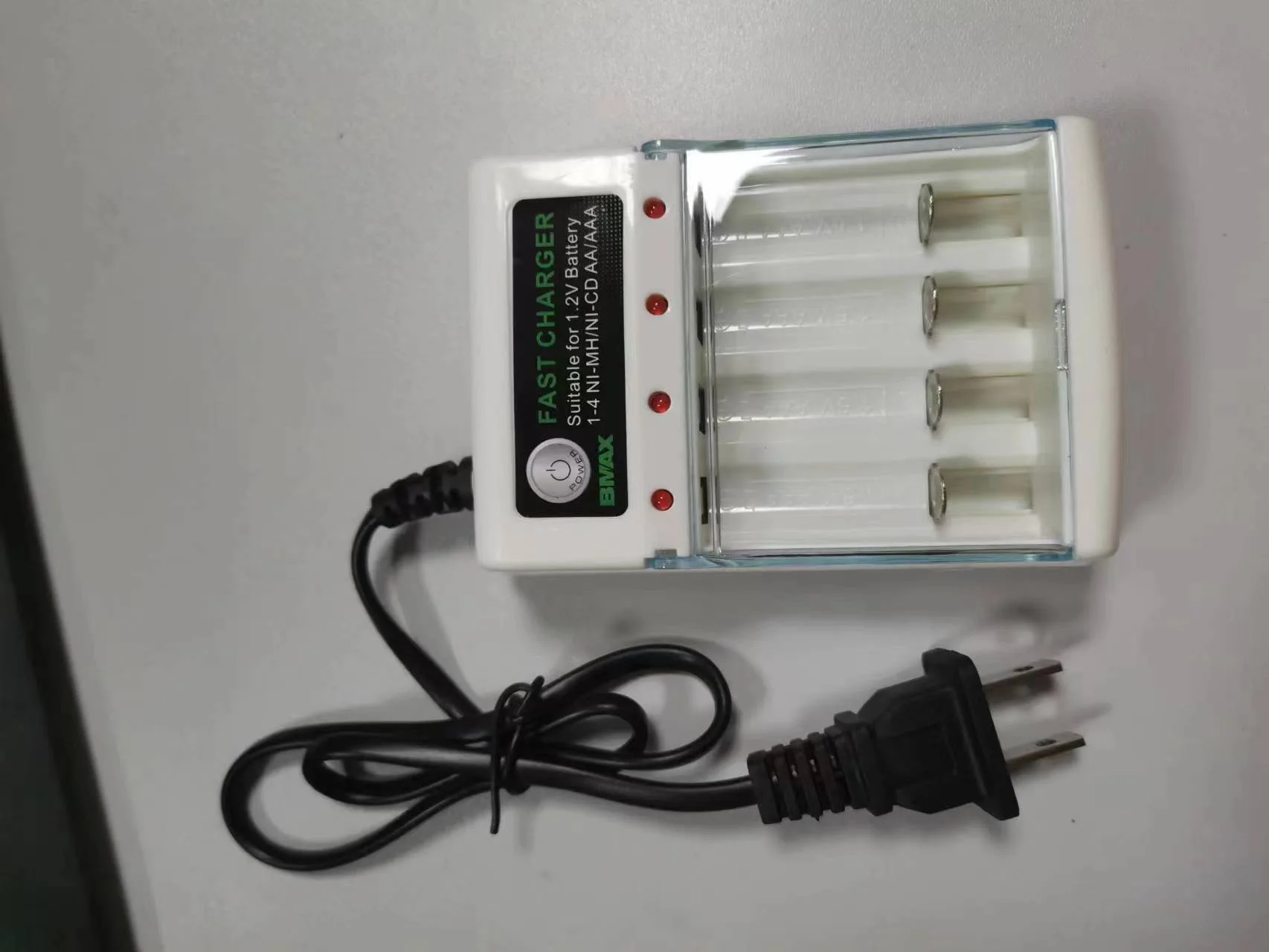 High-Speed 4-Slot Rechargeable Battery Charger with Smart Technology (220V)