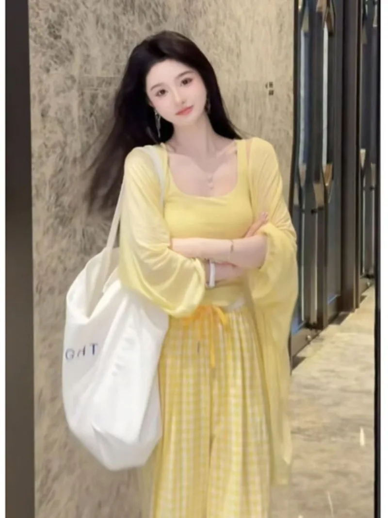 

Трикотажный женский кардиган с высокой талией и широкими штанинами