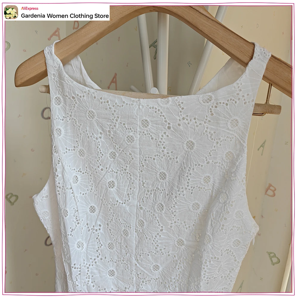Elegante Abito Midi Ricamato con Occhielli da Donna, Vestito Bianco Estivo per Vacanze, Nuovo Abito Chic Senza Maniche con Scollo a Barca e Cut-out Posteriore - Image 2