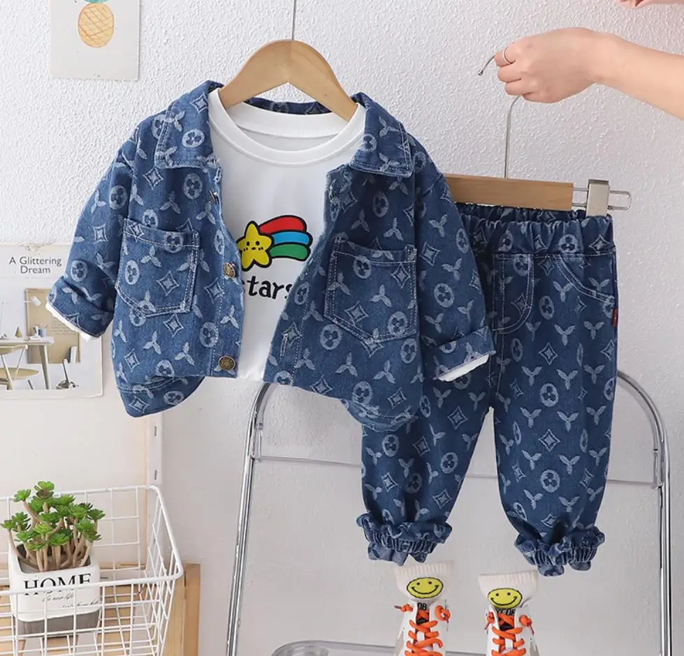 

Luxury Boys Denim Tracksuits Designer Children Jacquard Pocket Casual Cowboy Jacket White T-shirt Pants 3Pcs Clothing Suits