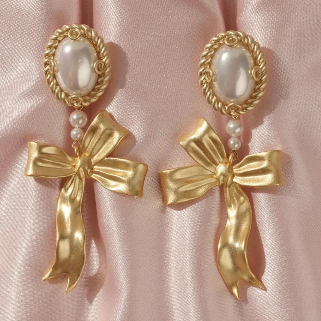 

French Style Imitate Pearl Bow Earrings Women's Retro Temperament Palace Style Earrings Niche Design High-end Earrings