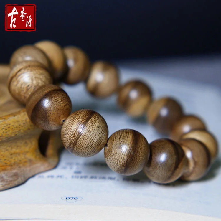 UMQ High Quality Natural Wood Dalagan Agarwood Indonesia Agarwood Bracelet Old Material Fragrant Raw Timber Material Beads 9mm