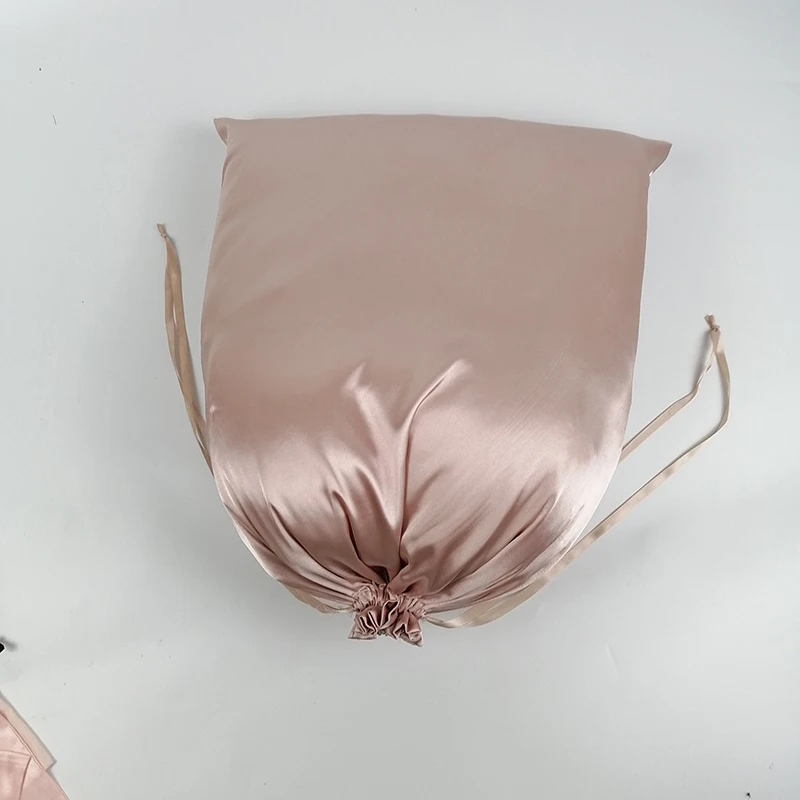 20PCS 사용자 정의 로고 로즈 골드 실크 새틴 Drawstring 가방 메이크업 신발 옷 버진 헤어 확장가 발 포장 가방 저장소