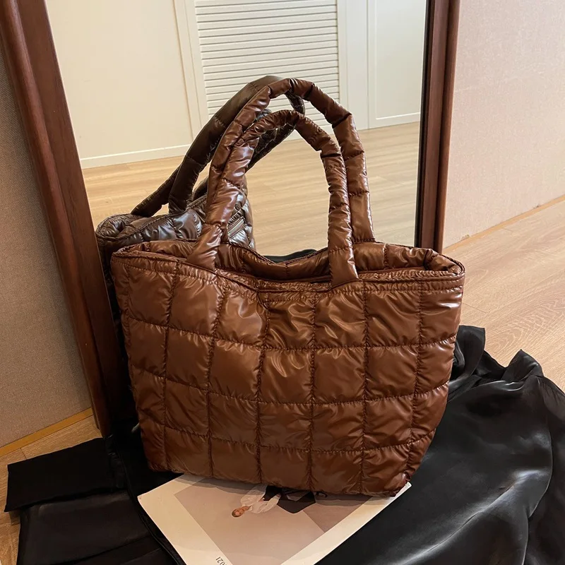 Рисунок 6 - Женская сумка через плечо в клетку