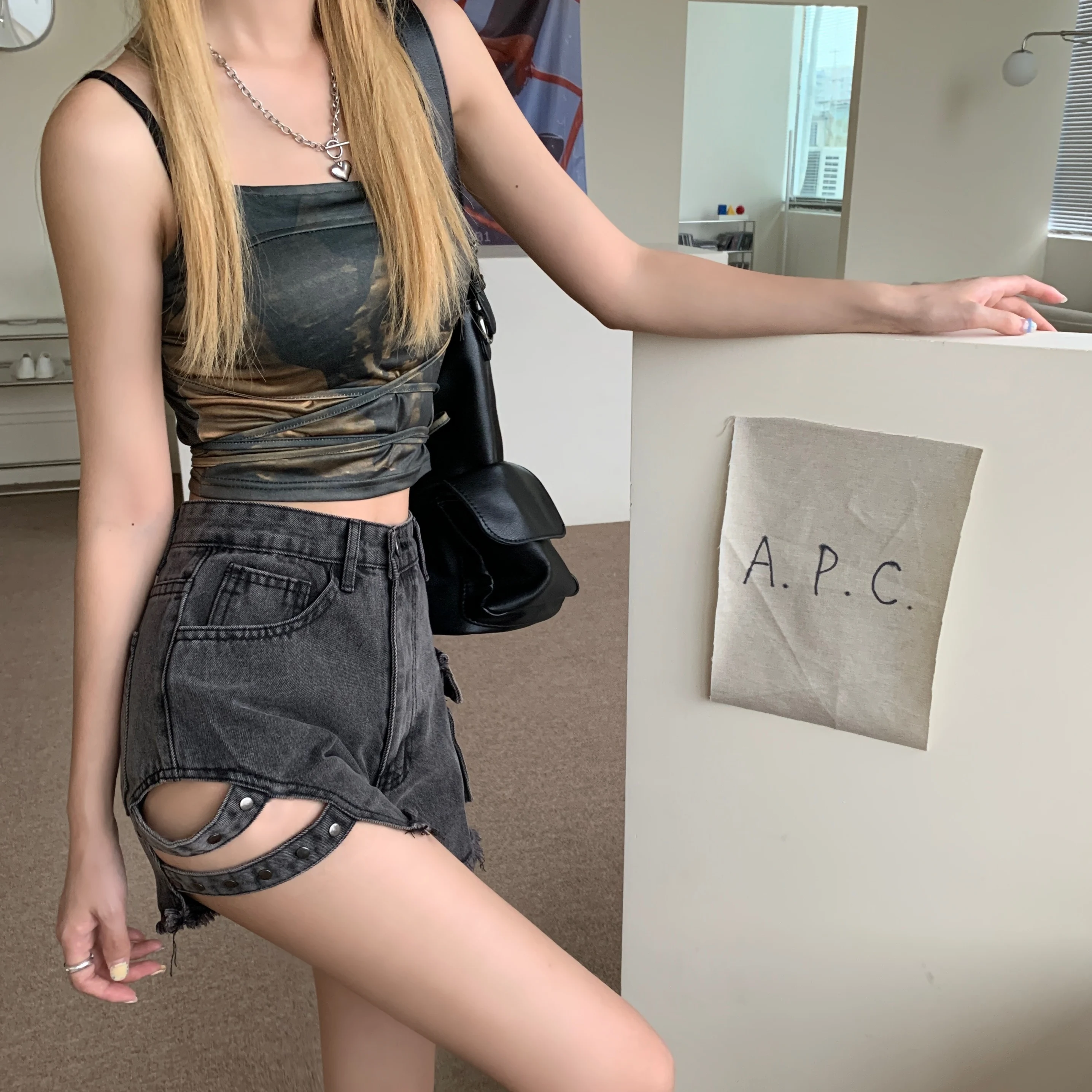 

2023 New Korean Sexy High-waist Hole Denim Shorts Summer Women Leisure Fashion Girls Casual Jeans Hollow Out Bandage Shorts Y2k