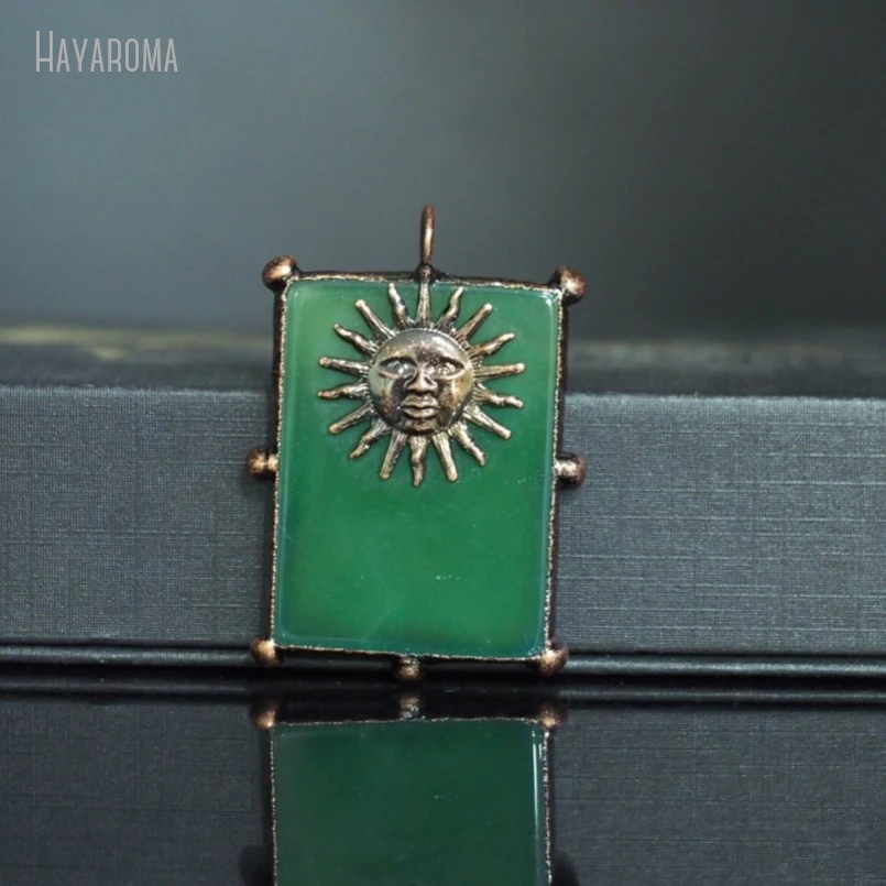 

10Pcs Wholesale Soldered Tarot Sun Rectangle Vintage Style Handmade Jewelry Antique Bronze Color Green Tin Solar Agates Pendant