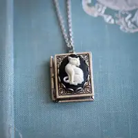 Gothic Cat Book Locket Necklace Retro Cute Exquisite Carving Hollow Souvenir Pendant Necklace for Pet Lovers Christmas Gifts 2