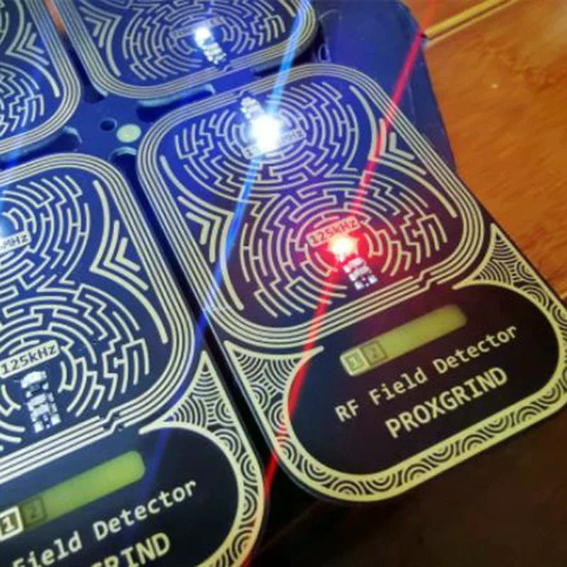 가정 및 전문용으로 Proxgrind에서 제작한 1개의 소형 휴대용 이중 주파수 Rfid 필드 감지기