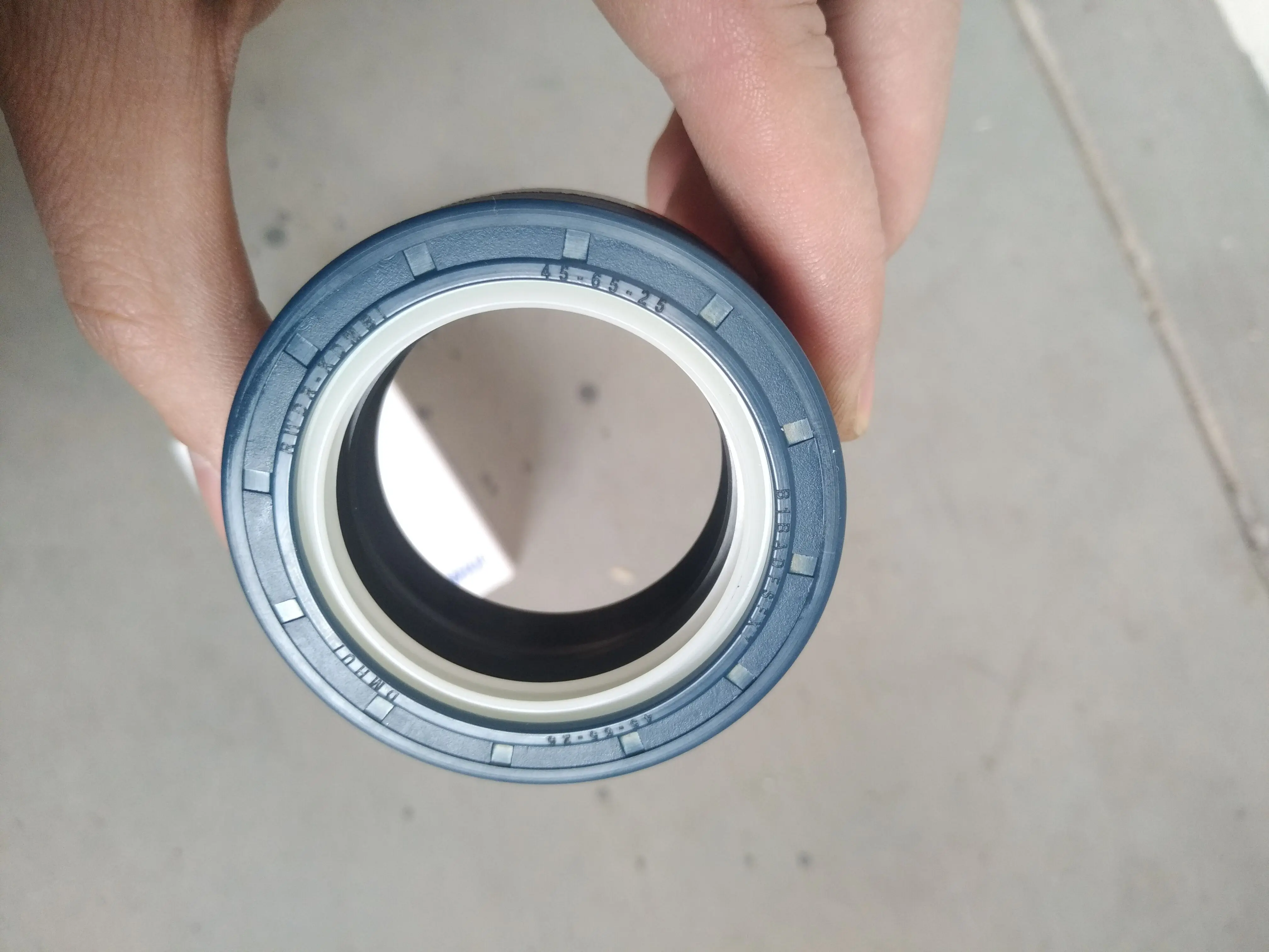 DMHUI brand Tractors differential shaft seal 1030B COMBI 45X65X25 or 45*65*25 NBR rubber for TS 16949