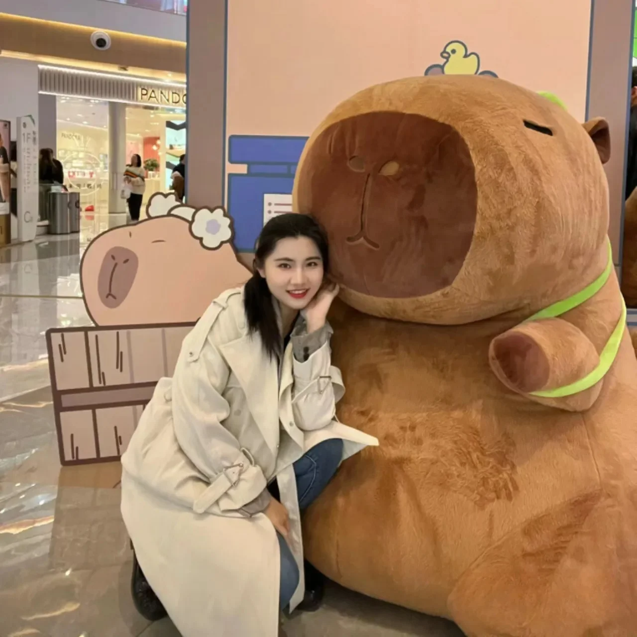 צעצוע רך בצבע בז' עם קשת, מתנת יומולדת לבנות, בובת חיות ממולאת רכה ומגניבה של קפיברה