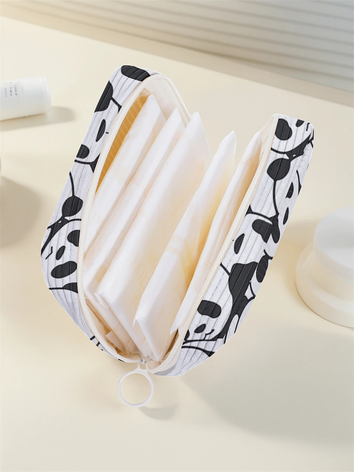 Cartoon printed sanitary napkin storage bag, women's lightweight tissue bag, sanitary tissue bag