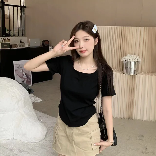 여름 의상에 완벽한 사이즈 걱정 없는 세련된 티셔츠