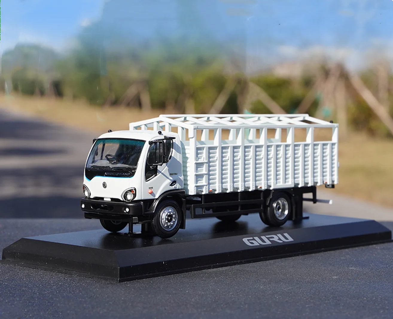 

1/43 Scale Ashok Leyland GURU Truck Diecast Car Model Toy Collection Gift NIB