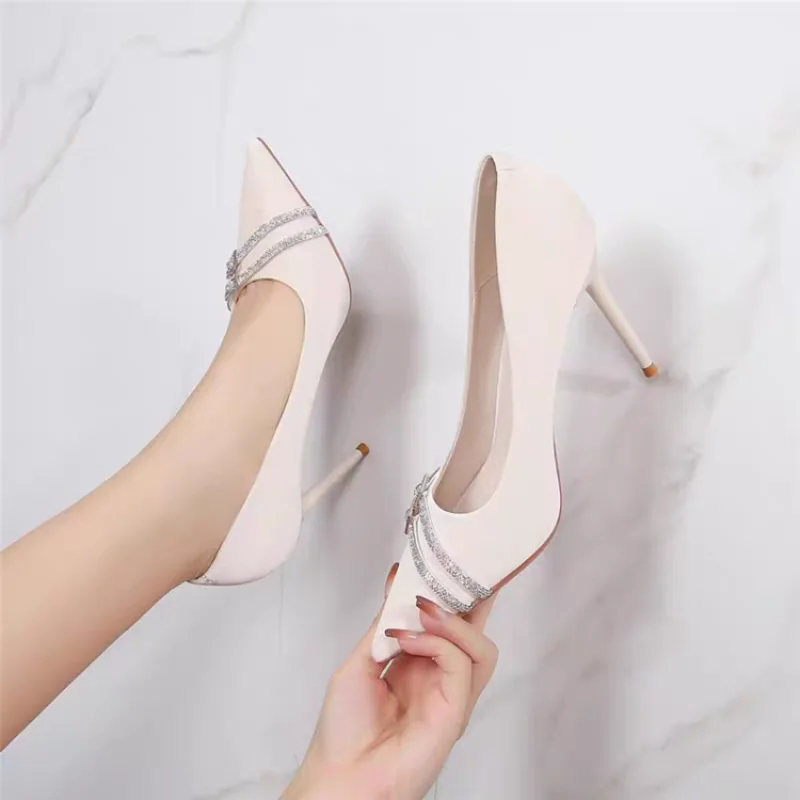 

Stiletto High Heels Female Pointy Autumn New Fashion Everything Diamond Shallow Mouth Single Shoes British style Plus Size 41 42