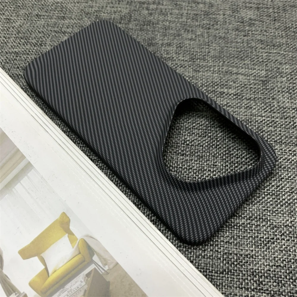 Carbon Fiber Track Pattern Cool Case with Heat Dissipation and Breathable Design