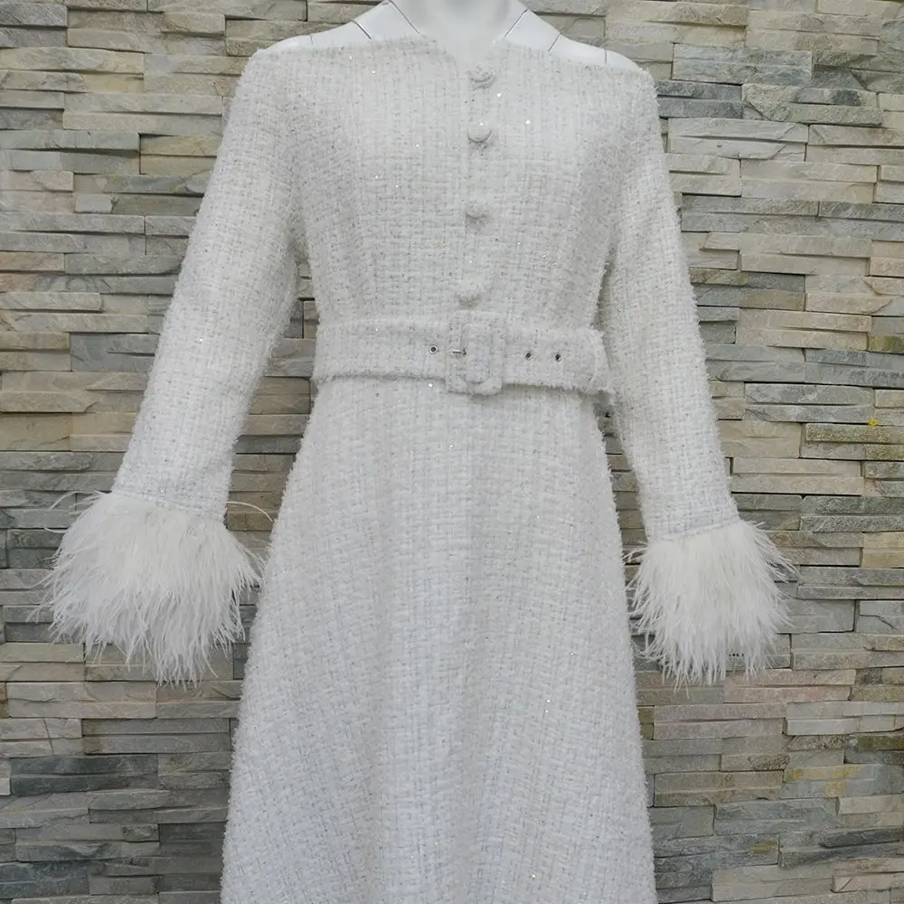 Robe de magasin de tailleur avec manchette en plumes blanches, robes semi-formelles de luxe, robe de princesse sur mesure pour les occasions formelles