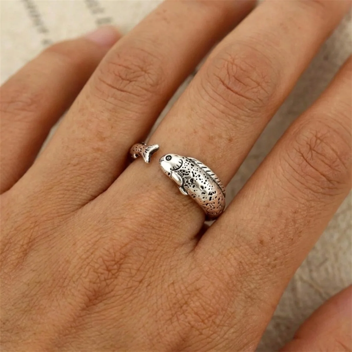 Vintage Metall-Fingerringe in Koi-Form für Damen und Herren, kreativer Boho-Glücksfisch-Öffnungsring, Sommerurlaub, Ozean, Strand, Schmuck – Detail 6