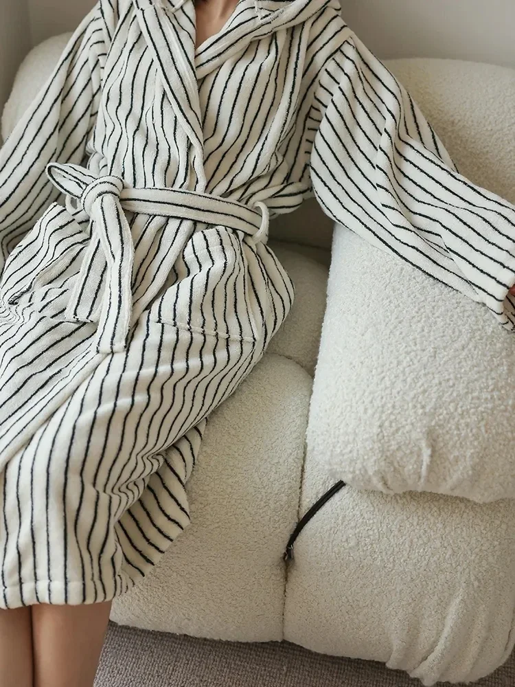Cotton Plaid Bathrobe With Hood Shower Robe Warm and Comfortable Women's Homewear Sleepwear Absorbent Loose-Fitting Coat Home