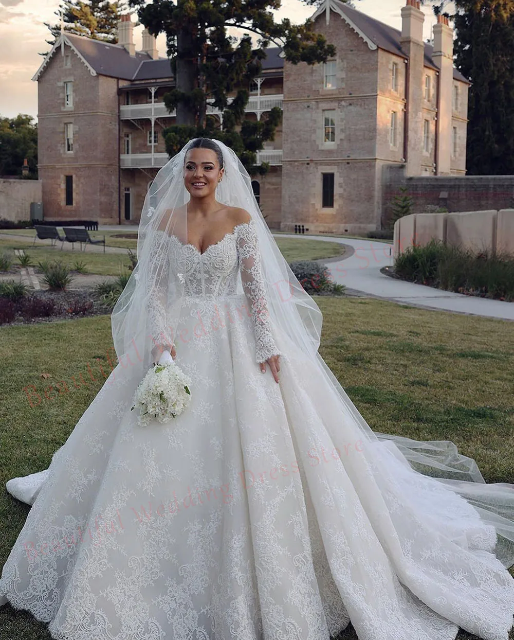 Sweetheart  Button Beautiful Embroidered A-Line Lace Appliques Bridal Gowns Long Sleeves Luxury Wedding Dresses For Women 2024 2