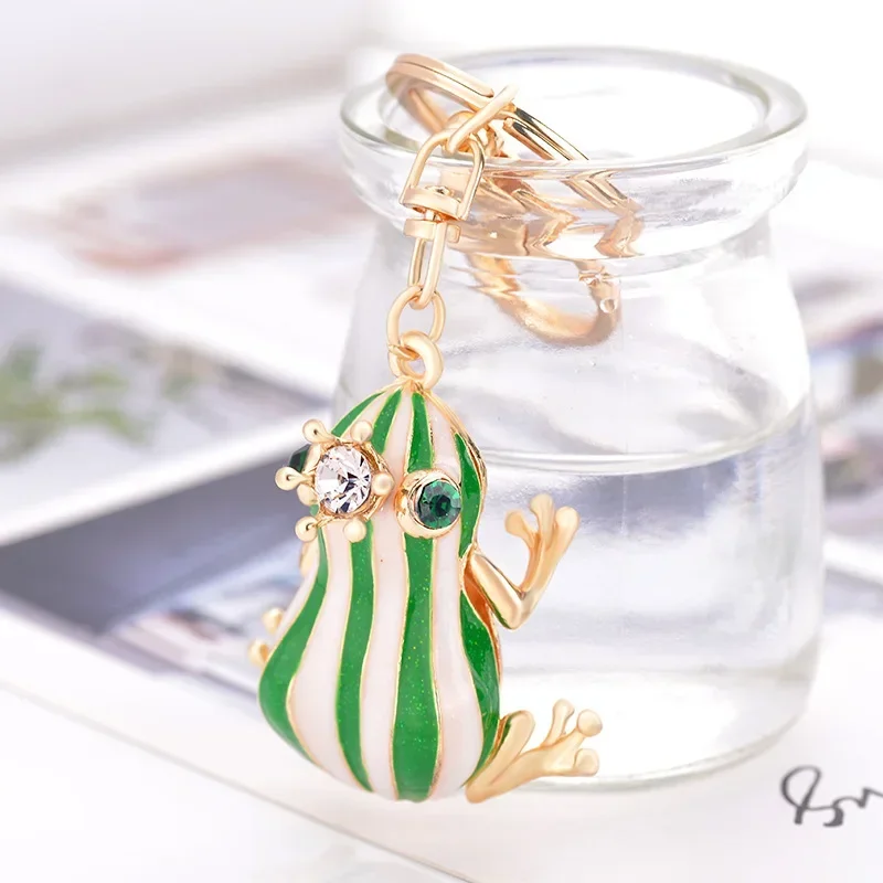 

Женский брелок в зеленую и белую полоску