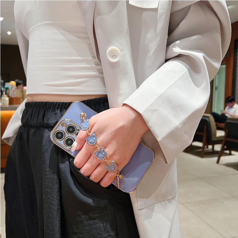 Coque de téléphone plaquée avec support de Bracelet ours, étui avec chaîne de poignet pour Xiaomi Note 11 8 12 10 Pro Max 8T 11s 7 Redmi 9 9A 9T 9C_voghion.com