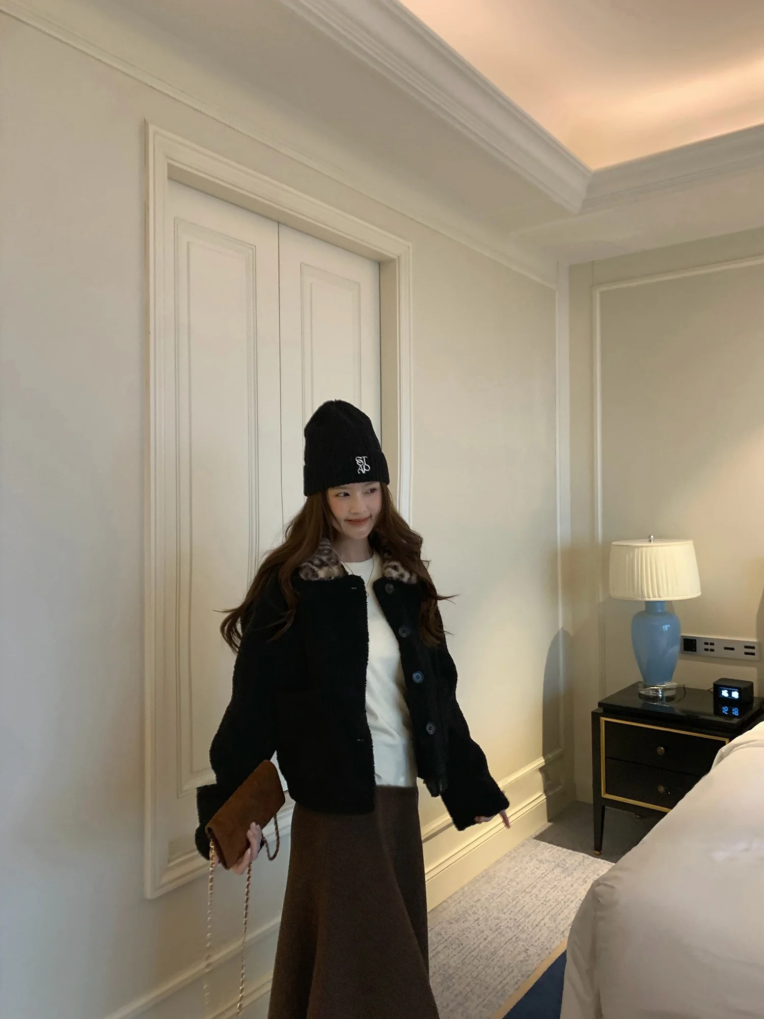 화화 보온 양털 재킷 스탠드 칼라 및 컬러 블록 디자인 친환경 금융 레오파드 패턴 숏 코트
