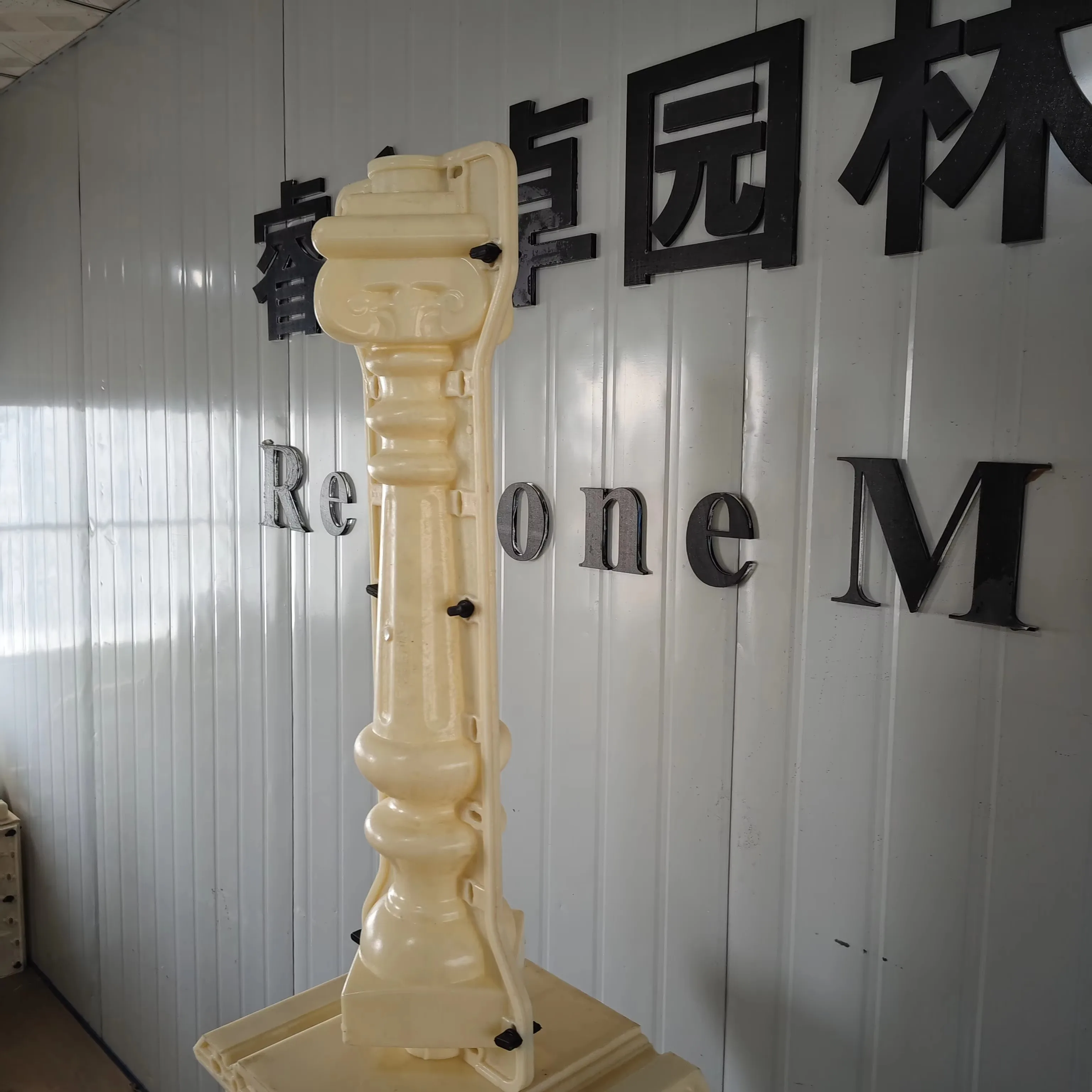 70cm Precast Garden Decorative Roman Pillar Shape Concrete Baluster Mold for Sale