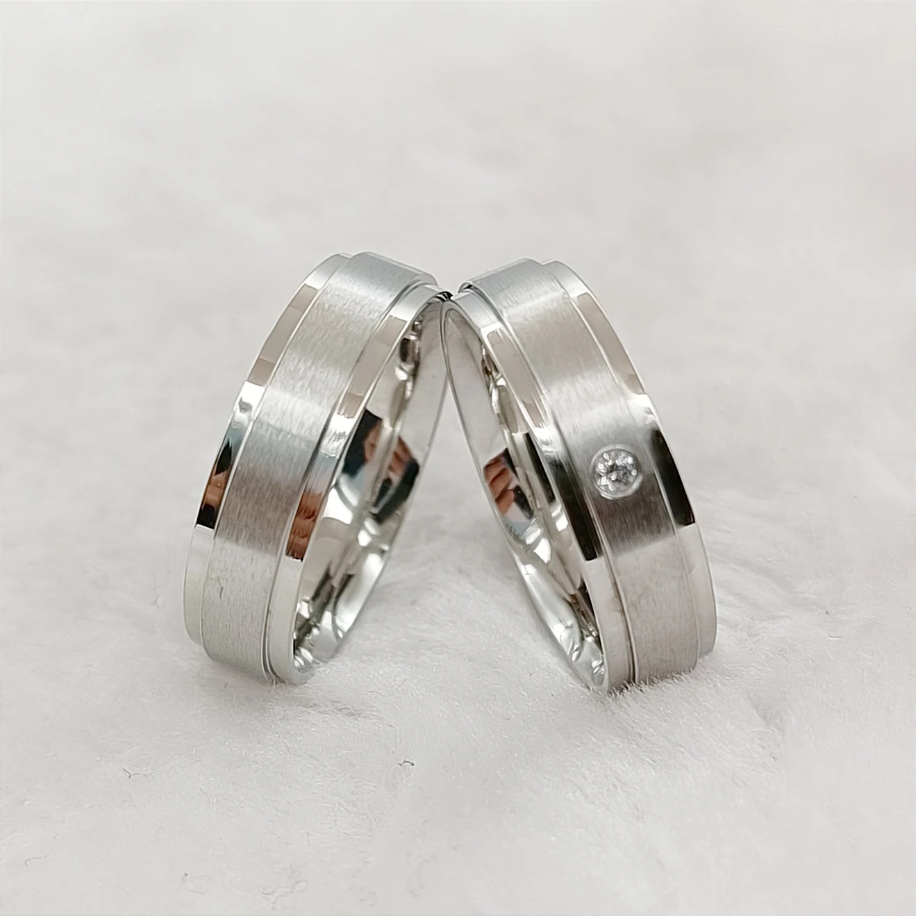 

High Quality Waterproof Male Ladies Wedding Rings Couple Sets 2023 New Western silver white gold stainless steel jewelry ring
