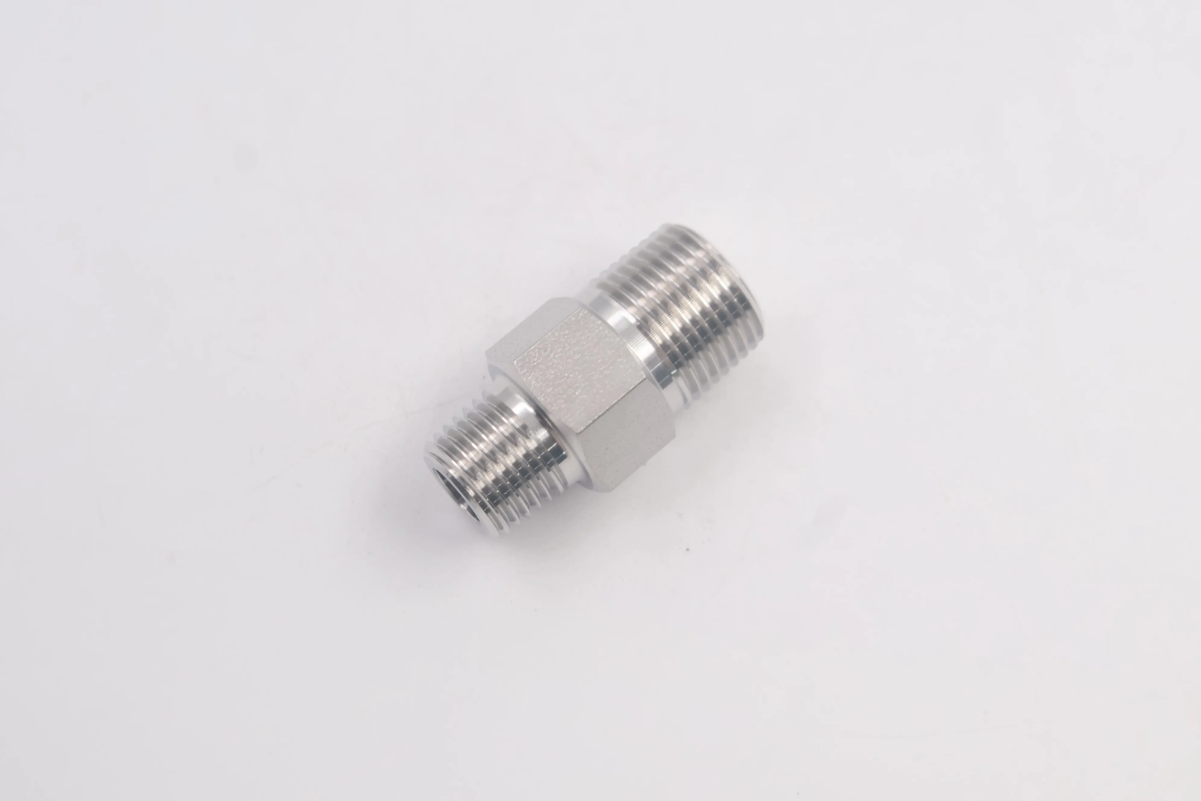 SS-8-HRNT-6RT, Stainless Steel Pipe Fitting, Hex Reducing Nipple, 1/2 in. Male ISO Tapered