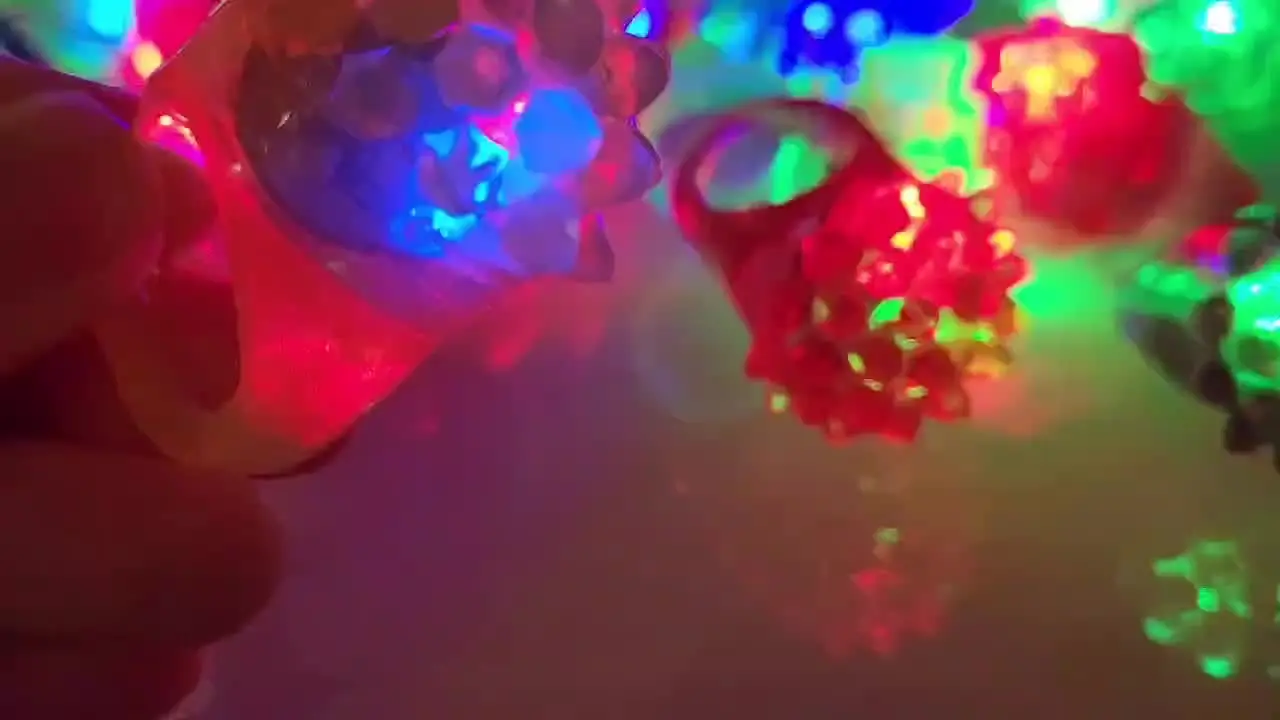 Aboiled LED Leuchten Ringe 35 Stück - Bunte Blinkringe Für Partys & Kindergeburtstage