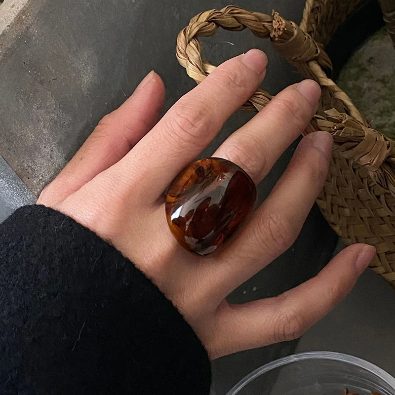 Vintage Brown Oval Resin Statement Ring - Bold Geometric Jewelry