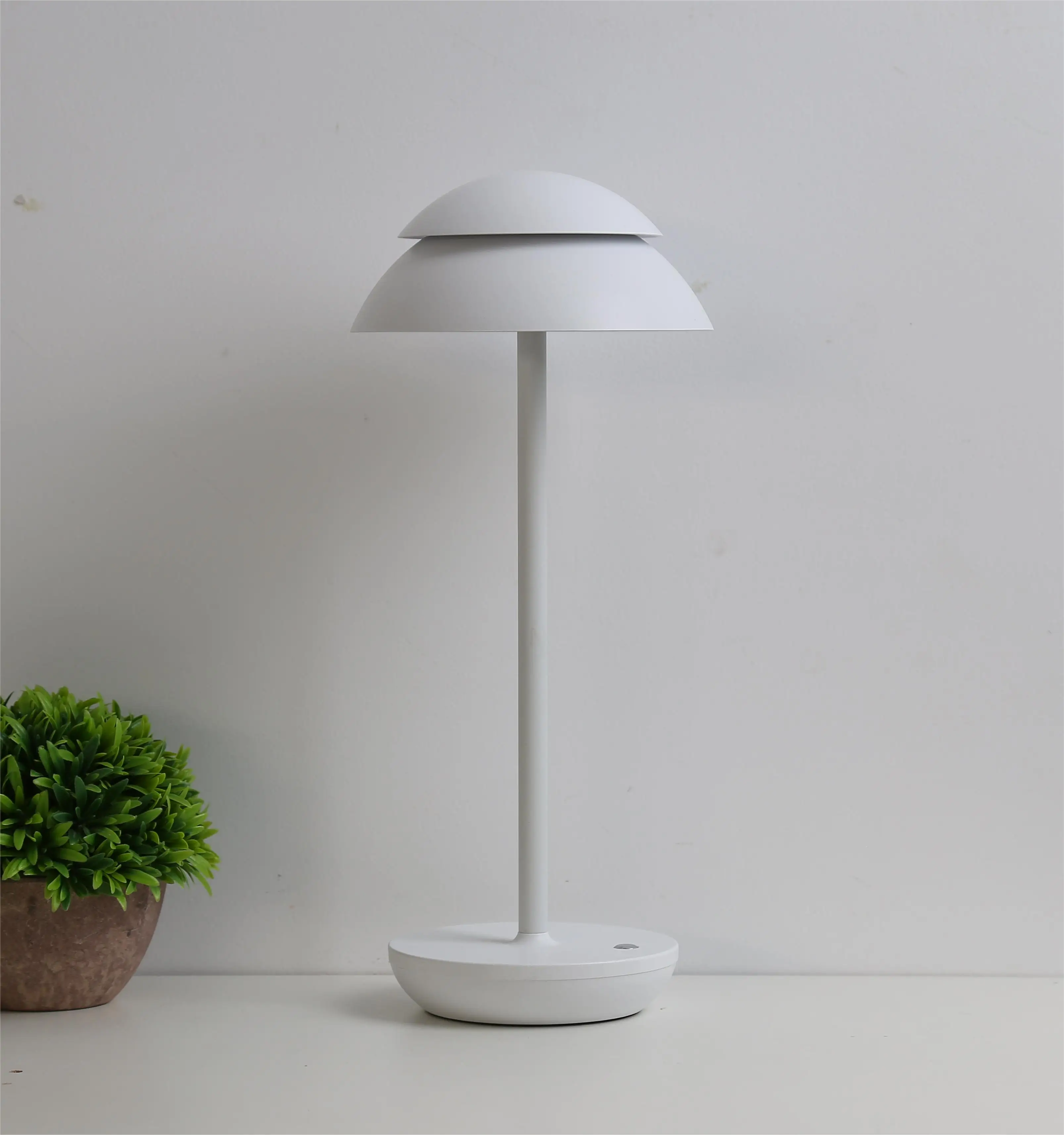 Art Deco luxury table lamp lifestyle - image 4