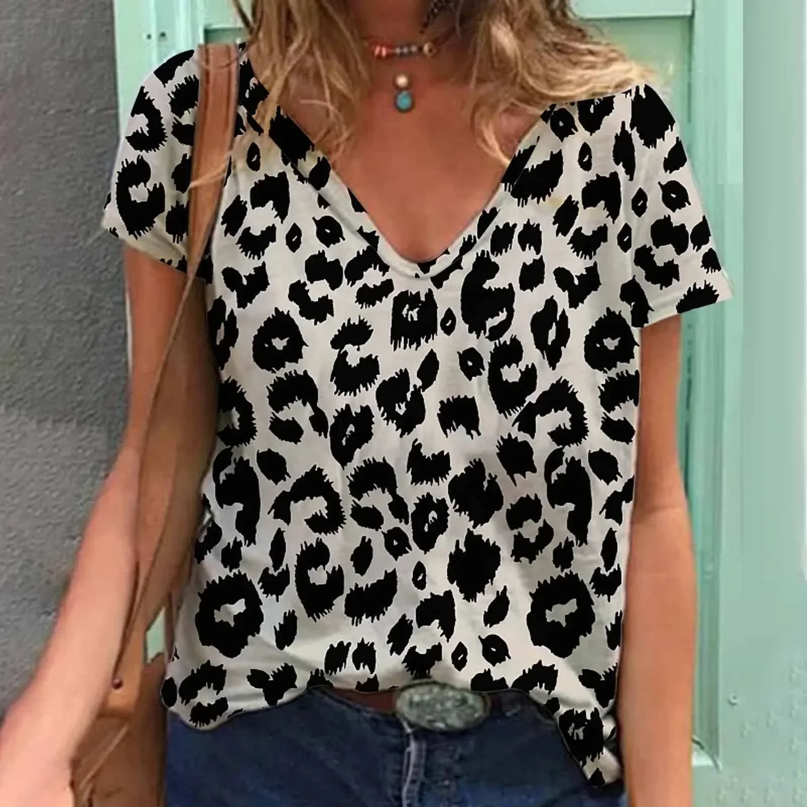 

V-Neck T-Shirts For Women 3d Leopard Print Tops Tees Casual Street Femalewear Summer Fashion Oversized T-Shirt Lady Y2k Clothing