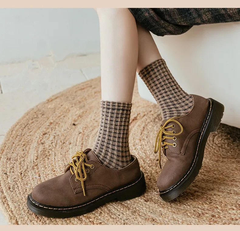 Description Picture 4 of item1Pair Fashion Elegant Harajuku Woman Floral White Socks Vintage Jacquard Korea Ethnic Cotton Casual Cute Girls Funny Brown Sox