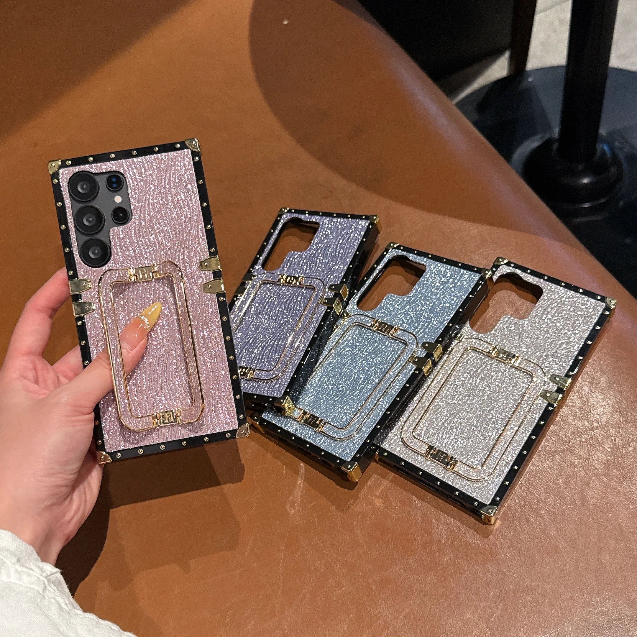 Premium-Ständer mit funkelndem Muster für Samsung S25 Ultra, S25+, 24, 23, 20Fe – Glitzerndes Wellendesign – Handyhalterung und Schutzhülle_voghion.com