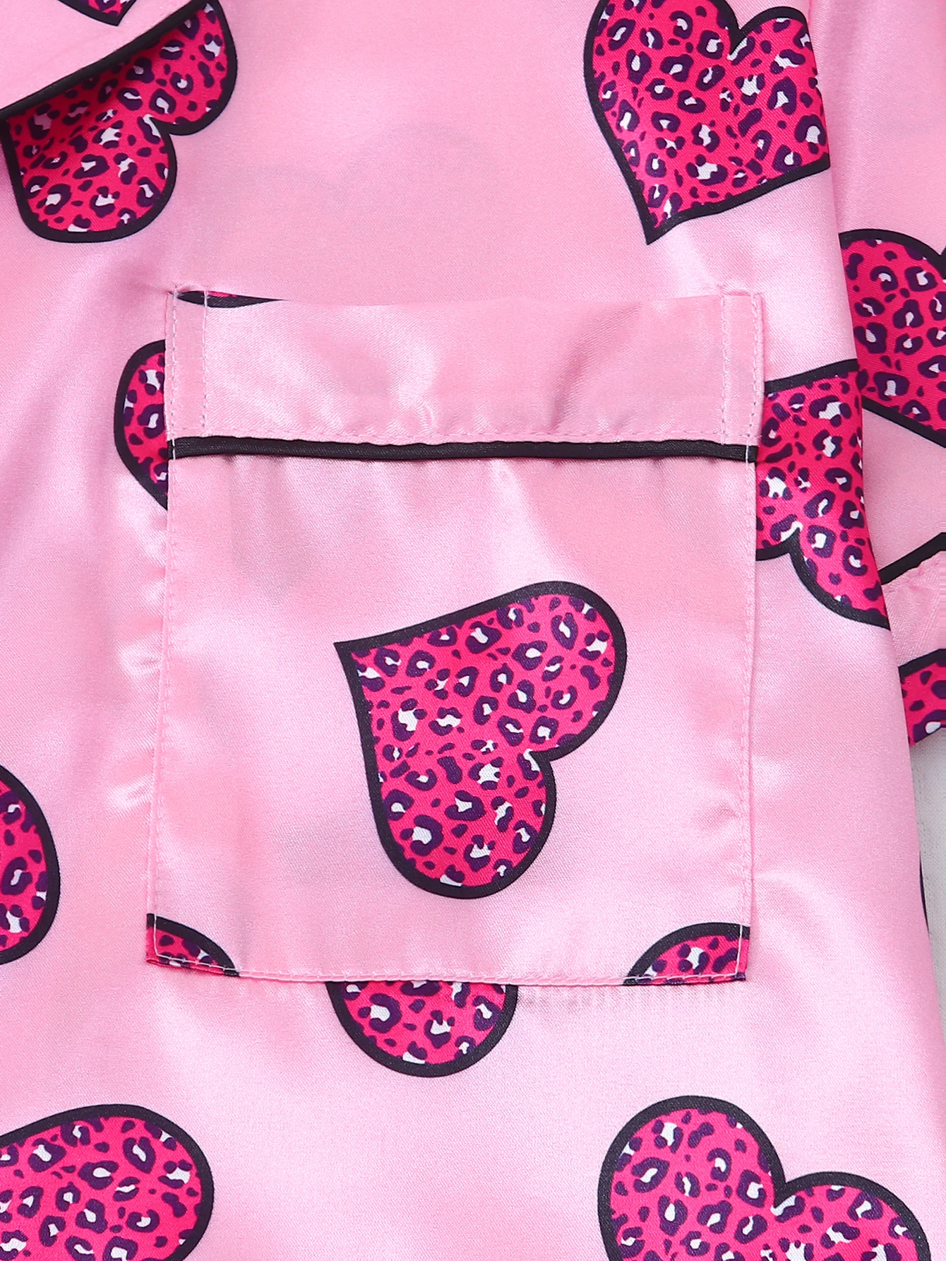 [Dia dos namorados] Pijama de cetim de 2 peças com estampa de coração, shorts de manga curta, pijama feminino, conjunto de loungewear adequado para uso doméstico 5