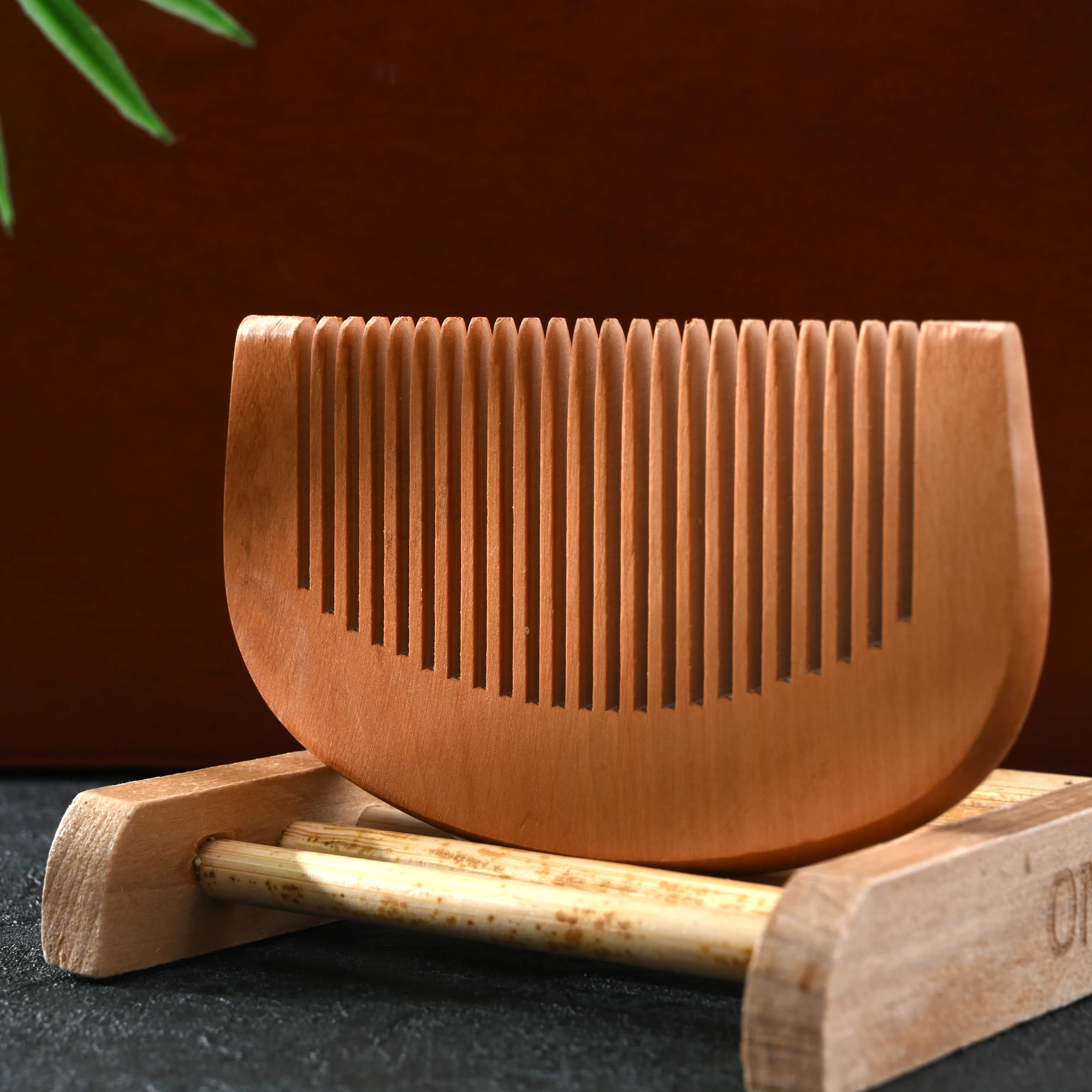 Peine de madera de melocotón Natural grabado para el cabello, cepillo de piojos, herramienta de Peine de barba antiestática, accesorios para el cabello, moda