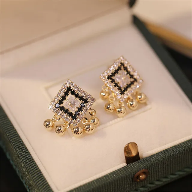 Buy Beautiful Diamond Studs Online | ORRA