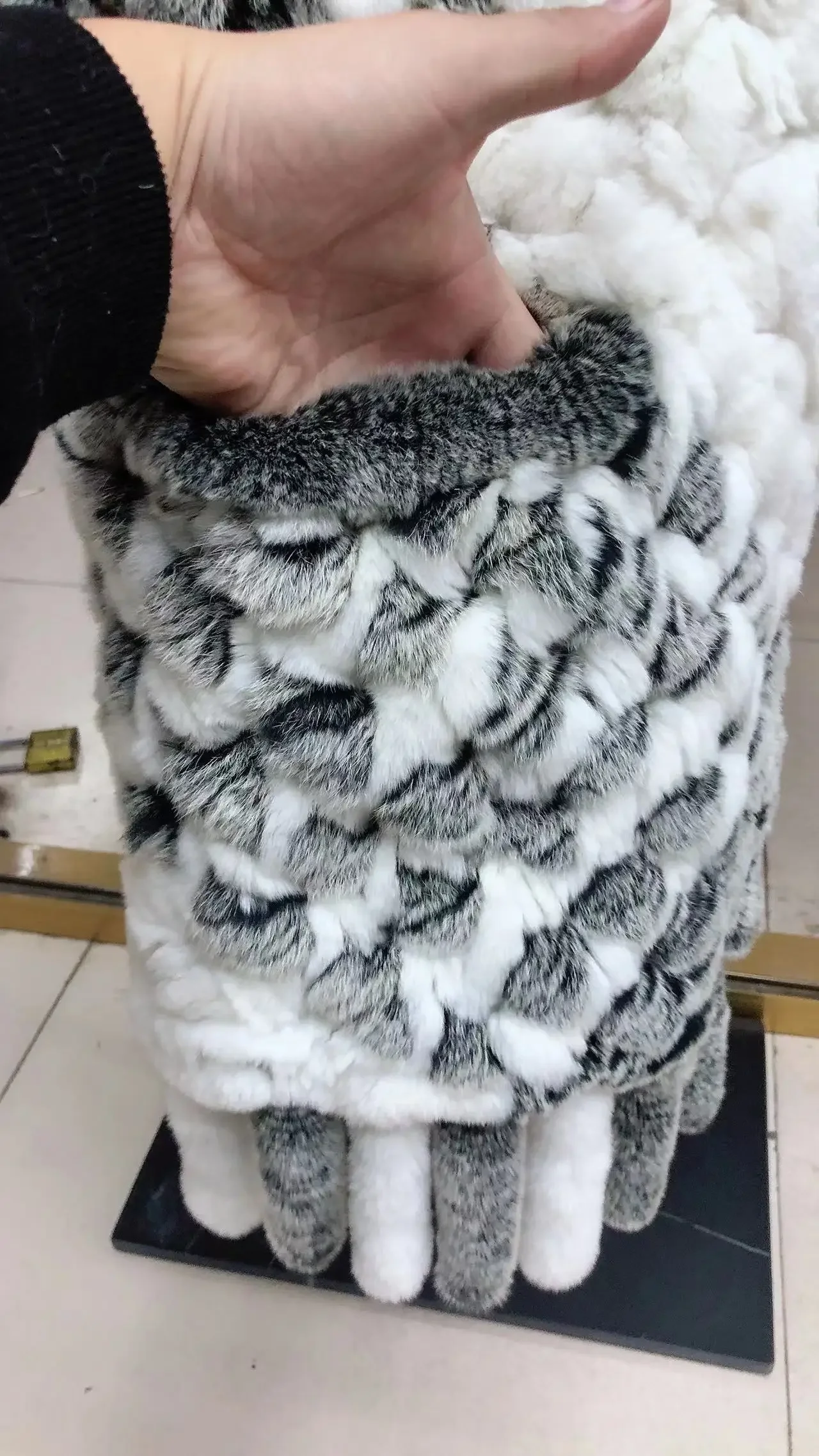 小物 rabbit fur long scarf 小物 rabbit fur long scarf Long rabbit fur scarf in navy