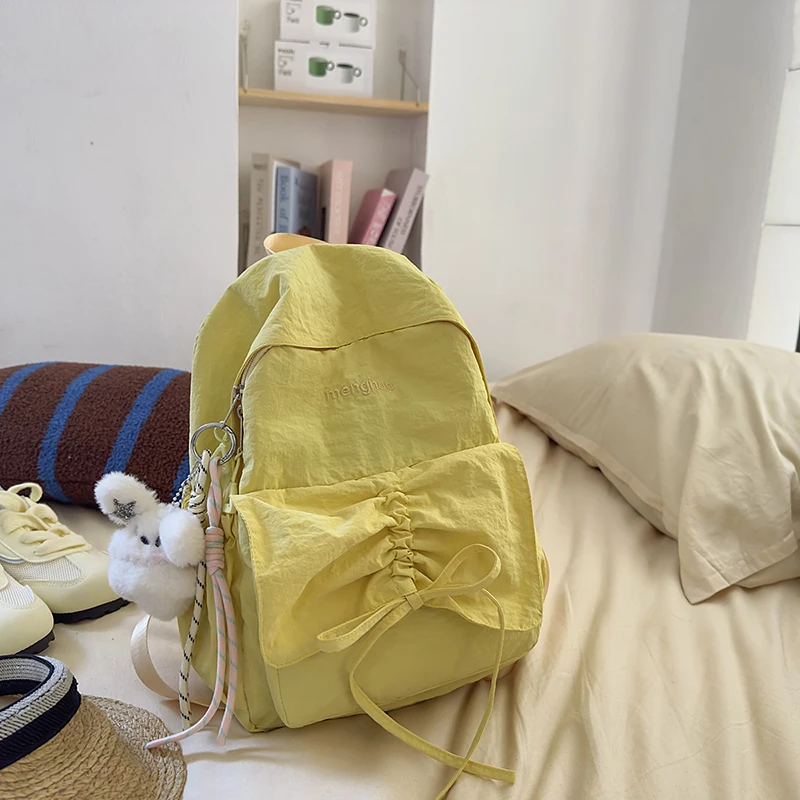 Yellow trumpet + pendant