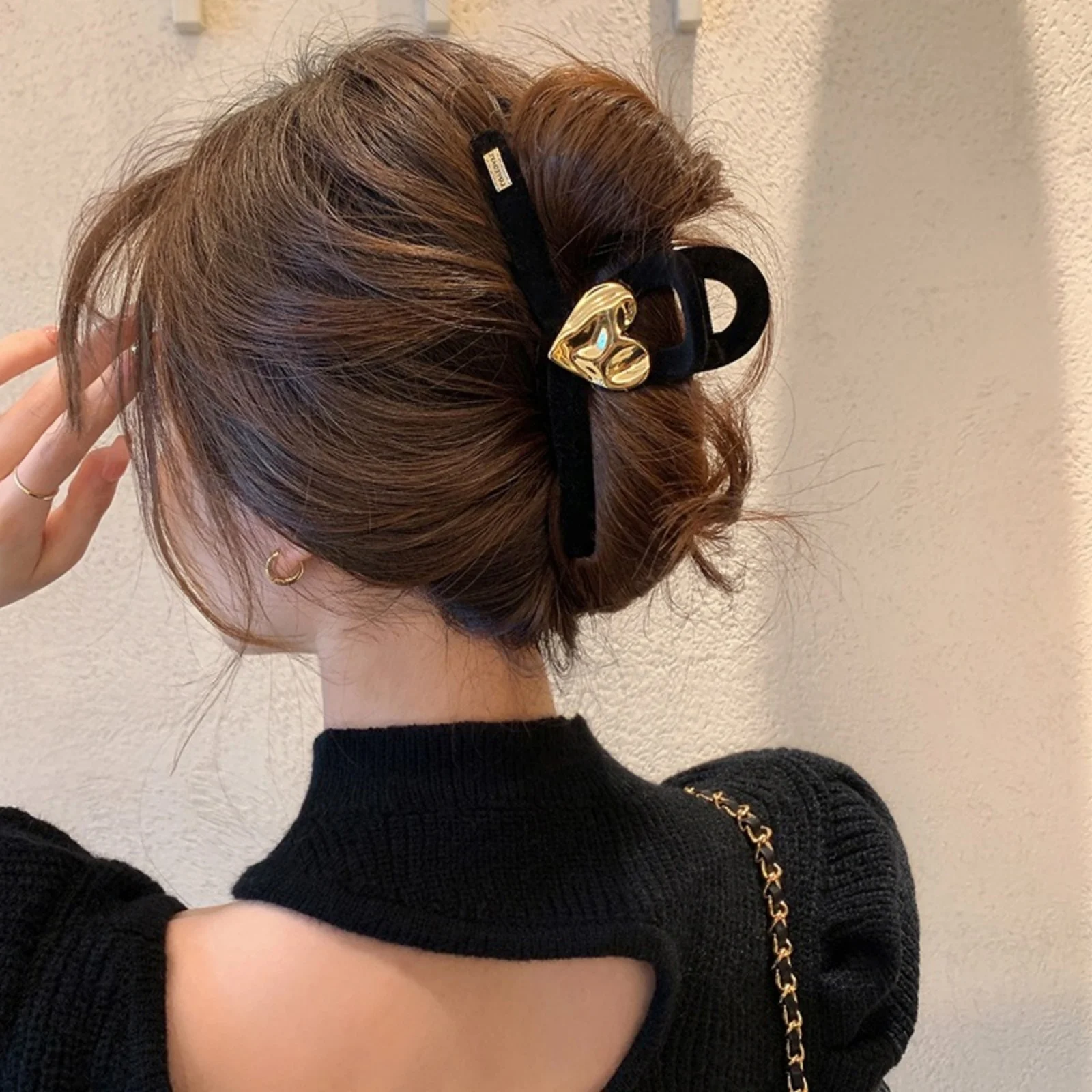 1PCNew Black Velvet Heart Hair Clip for Women Temperament Hair Claw Clips Large Size Hairpin Franch Girl Winter Hair Accessories