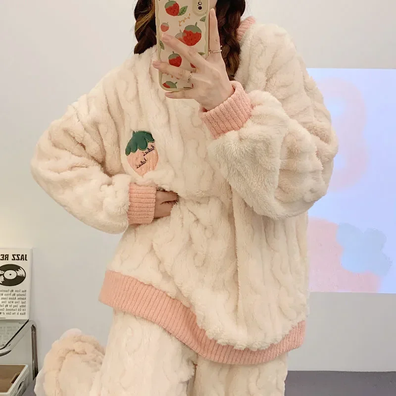 

Women Warm Pajamas Strawberry Suit Piece Piiama Wear Night Fleece Home Set Velvet Pant Korean Sleepwear 2 Fluffy Sleep Winter