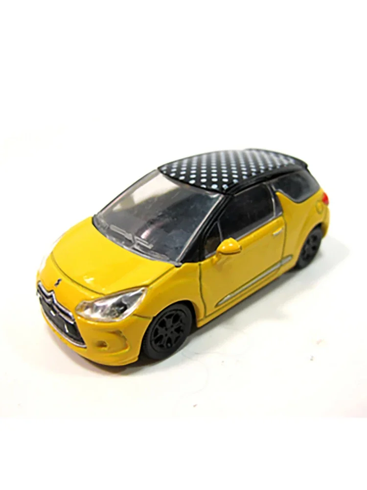 CITROËN DS 3 コレクターズ1/64スケールモデル CITROËN DS 3 コレクターズ1/64スケールモデル