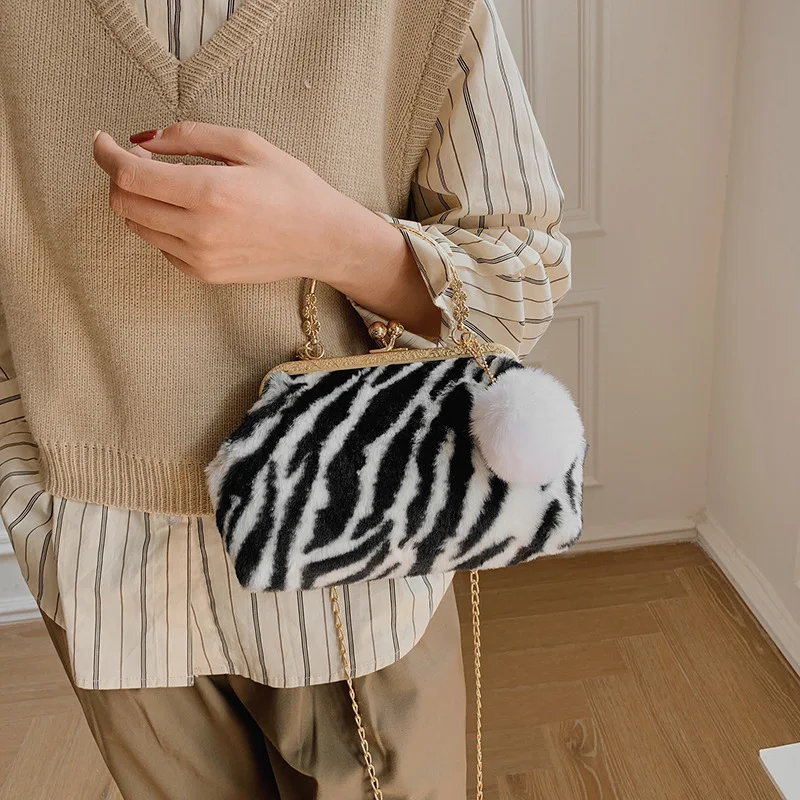 Fashion Western-style handbag female bag  Korean version of the new plush small bag chain shoulder messenger bag for women