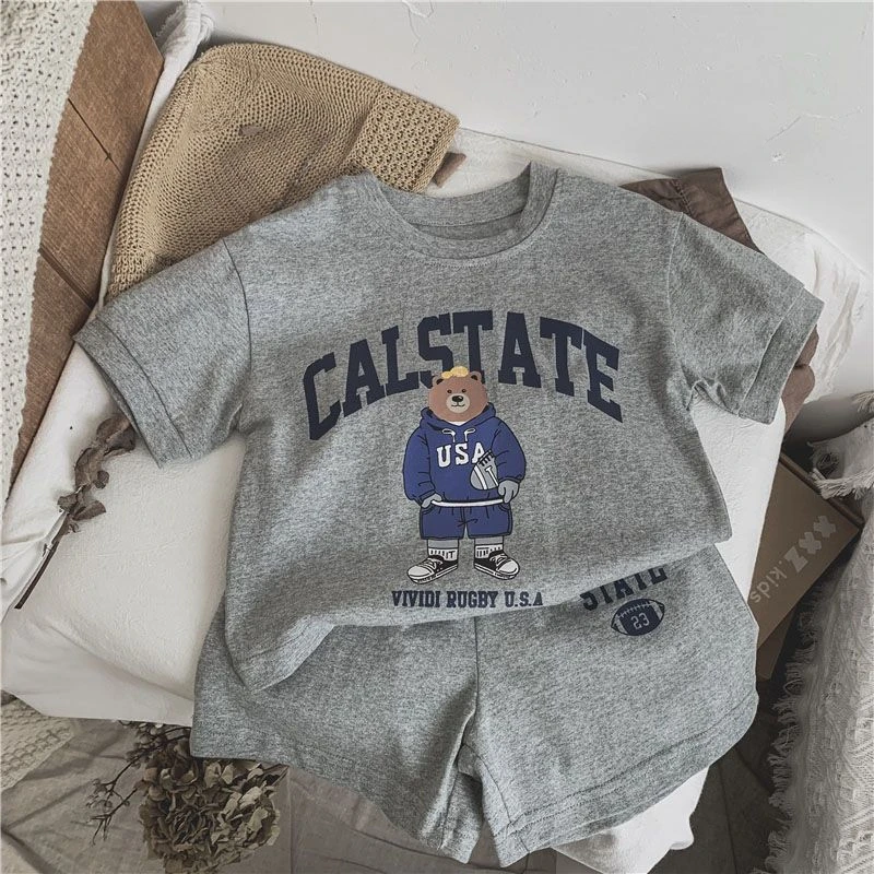 

Детская летняя одежда для девочек и мальчиков, футболка с мультяшным рисунком и шорты, комплект из 2 предметов, спортивный костюм с надписью, наряд для маленьких девочек, модный уличный костюм