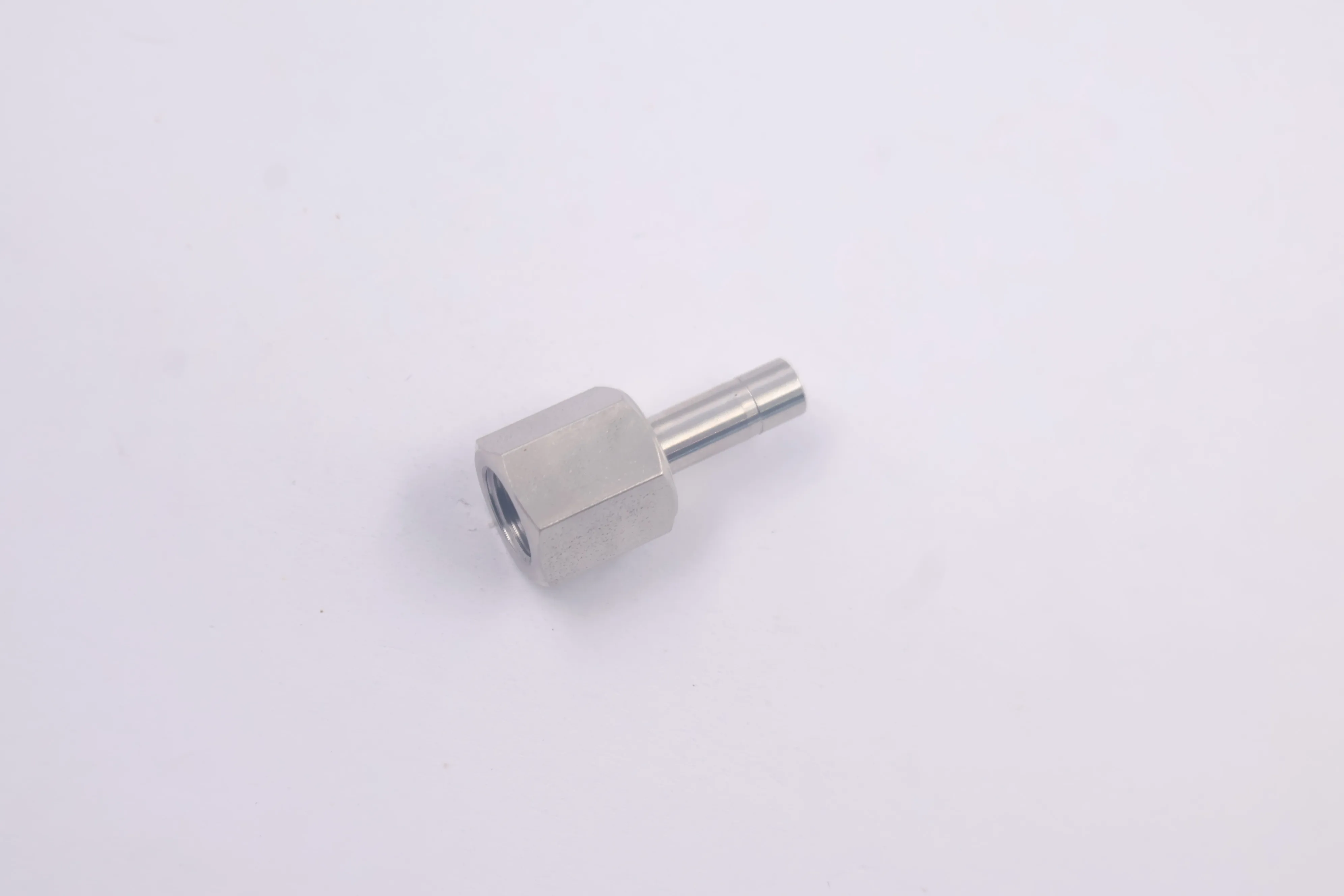 SS-6-MTA-7-4RP, Stainless Steel Tube Fitting, Female Tube Adapter, 6 mm OD x 1/4 in. Female ISO Parallel Thread