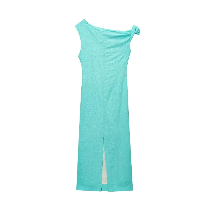 فستان نسائي طويل بثنيات وكتف مكشوف