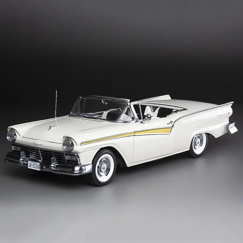 バ*ー様 1/18 FORD FAIRLANE フェアレーン1957 Sun S バ*ー様 1/18 FORD FAIRLANE フェアレーン1957 Sun S - メルカリ