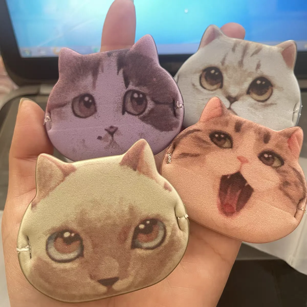 Description Picture 3 of item1/20pcs Cute Cat Puffs Liquid Foundation Cosmetic Makeup Tool Smooth Powder Concealer Beauty Dry and Wet Dual-use Powder Puff